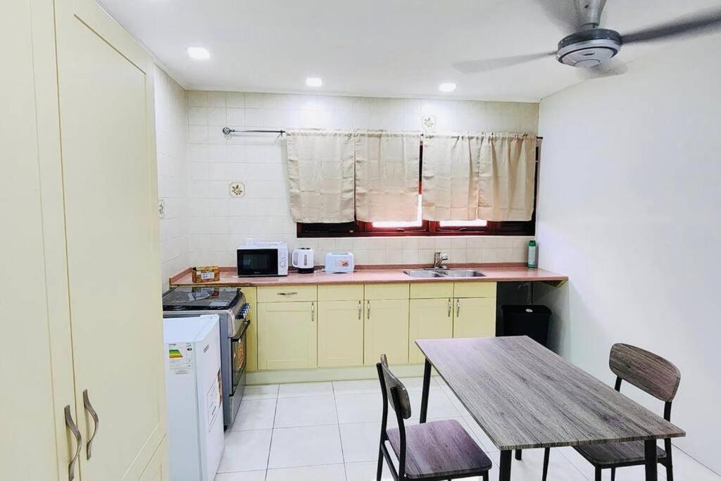 Vibrant Studio Near The Beach Ян-Тил Экстерьер фото